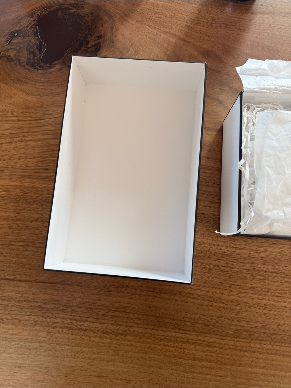 CHANEL Cream Box with Black Logo - Picture 8 of 9